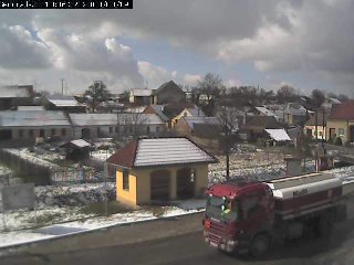 V roce 2008 zakoupila obec webovou kameru a začala vysílat aktuální snímky návsi: