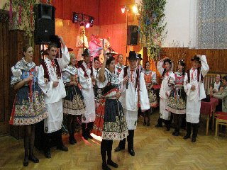 Večer hosty přivítal poslední stárek a popřál jim dobrou zábavu: