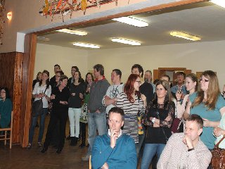 Platících hostí bylo kolem 170. Dále byli učastni členové SDH a masky.