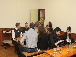 Obsazeno jest přísálí i část balkonu: