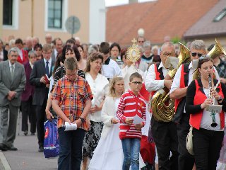 Průvod k druhému oltáři: