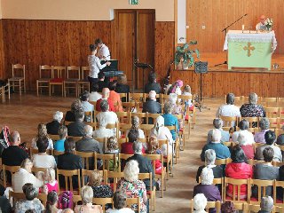 Mši sloužil otec R. D. ICLic Slavoj Alexa.