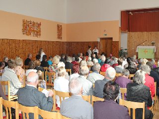 Mše svatá v kulturním domě Senorady: