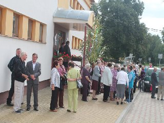 Před kulturním domem: