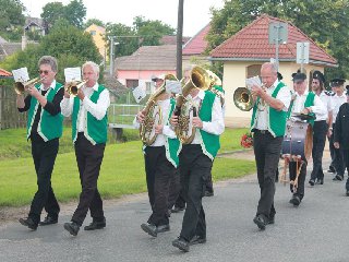 Pochod k pomníkům: