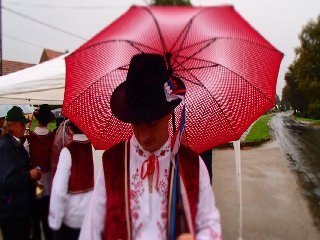 Maková panenka s paraplíčkem: