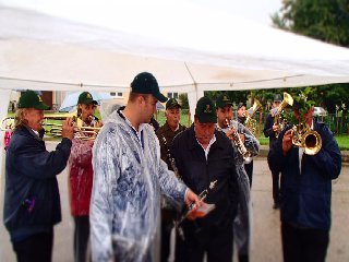 Skaláci a jejich pláštěnkový stejnokroj: