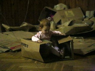 Labyrint z beden děti rozebrali do poslední krabice, ale některé si vystačili i s málem.