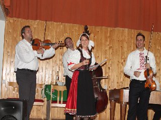 Že by měla cimbálovka novou zpěvačku? :-)