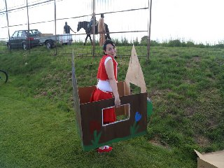 Červená Karkulka si jako hlemýžď stěhuje celý domeček