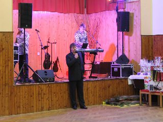 Uvítání hostů, hudebníků a zahájení plesu.