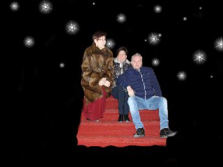 Toto je poslední známé foto pořízené asi o půl hodiny později z vesmírné stanice ISS...koberec míří směrem k Nové Vsi.<br />
Prosíme všechny ,kteří poznají některé z <br />
únosců létajícího koberce, nyní již v bývalém majetku obce,aby jejich totožnost oznámili na O.Ú. v Senoradech - tel. všichni znáte:-) Děkujeme