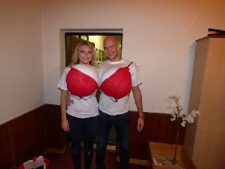 Ale to už jsme v zákulisí ostatkové zábavy. Prsy byly k akci připravené jako první :)