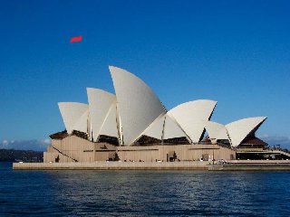 Zkušební let? ...Austrálie, budova Opery v Sydney.. regionální list The Standard v článku "New eco-travel" fandí vládě v pokusech<br />
o ekologické cestování... jak hluboce se mýlí :-))