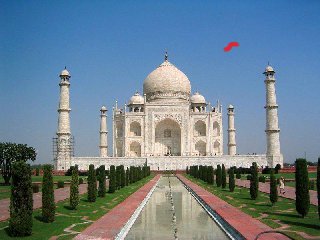 Tádžmahál.. palác lásky Indie. Jedině tam učenci a hlavy pomazané uhodli, že se jedná o létající koberec. Zkrátka tradice je tradice.-)